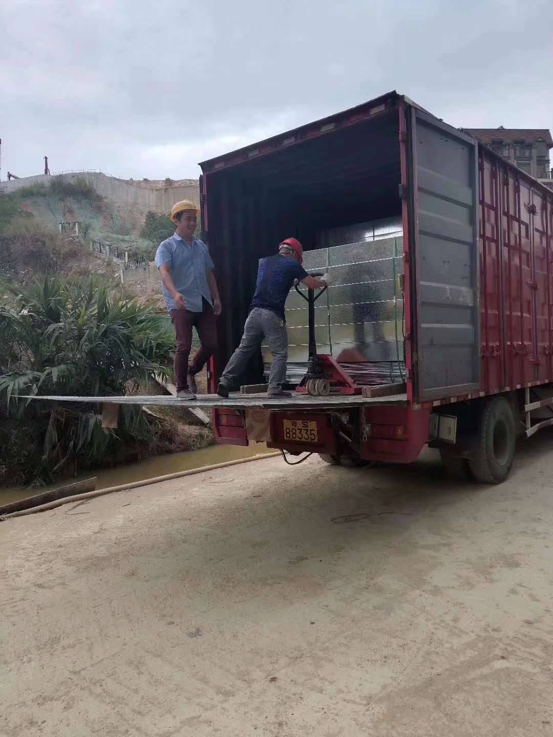 廣州實地薔薇花園電纜橋架供貨