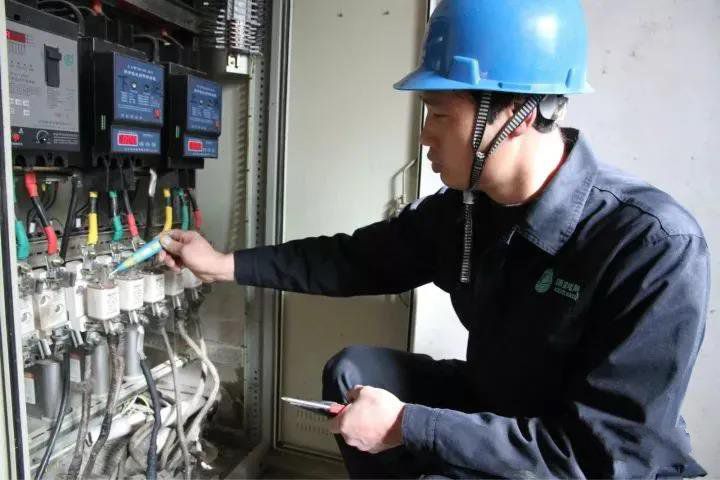 老電工也會疏忽大意，那么這個必須讀懂《電工安全操作規程》