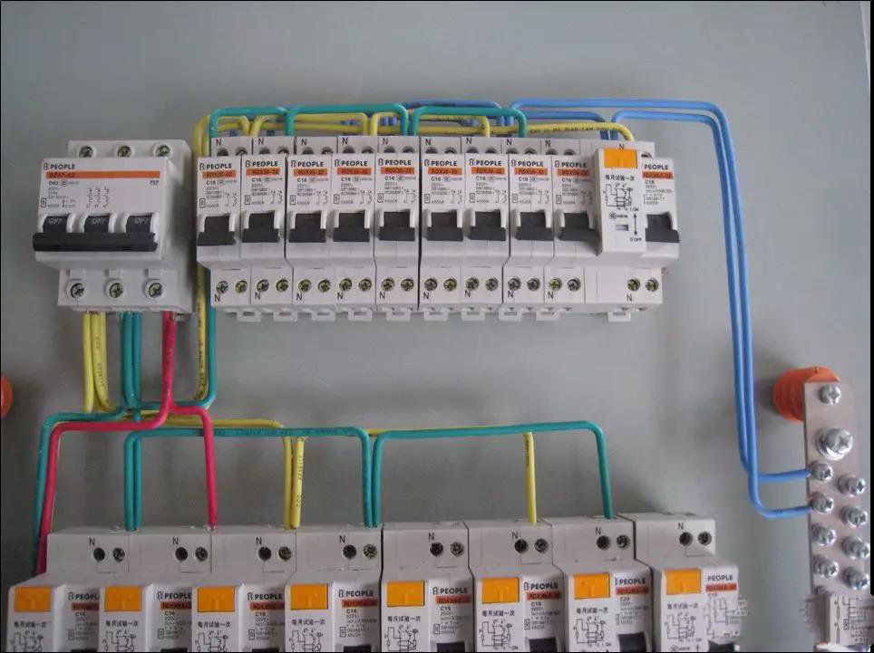 老電工手把手教您如何做好配電箱內部配線，圖文詳解，值得收藏