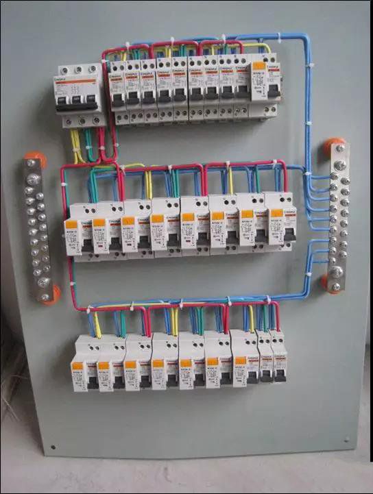 老電工手把手教您如何做好配電箱內部配線，圖文詳解，值得收藏